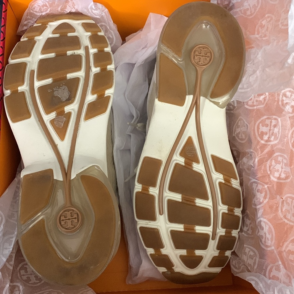Tory Burch GOOD LUCK MOHAIR TRAINER
MOHAIR / KNIT CALCARE Sneakers in box $298 - Picture 15 of 17